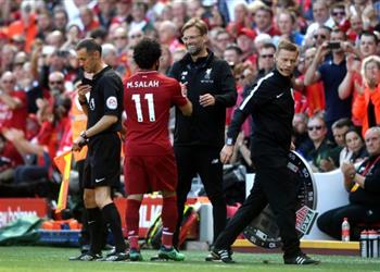 نجم ليفربول السابق محمد صلاح سيتوج بالكرة الذهبية أمام ميسي