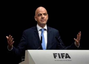 رئيس فيفا يهنئ هاني أبو ريدة بحلول شهر رمضان