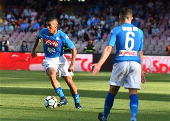 نابولي يتخطى كروتوني في ختام الدوري الإيطالي