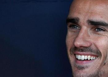 صورة جماهير برشلونة تظهر بقميص جريزمان في الكامب نو