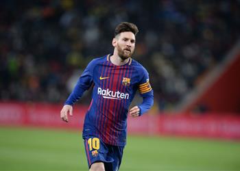 ميسي يوافق على التعاقد مع مدافع مانشستر يونايتد في برشلونة