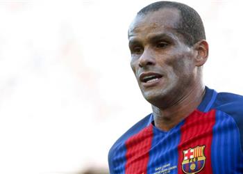 أسطورة البرسا يهنيء باولينيو بعد انتقاله إلى الكامب نو