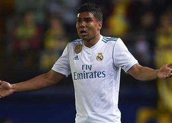 كاسيميرو يسخر من برشلونة ردا على تشافي ويكشف خطة زيدان في النهائي