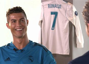 رونالدو يوضح موقفه من الاستمرار في ريال مدريد والتتويج بالكرة الذهبية