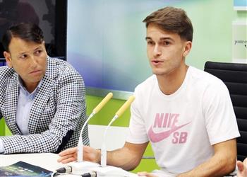 دينيس سواريز يكشف عن فريقه المفضل للتويج بدوري الأبطال