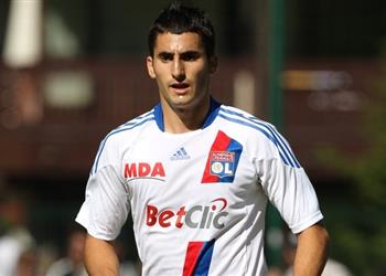 تصريحات وكيله هناك اهتمام حقيقي من روما للتعاقد مع جونالونز