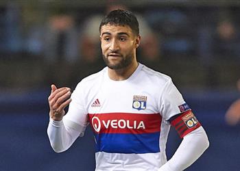 ليون يحدد شرط رحيل نبيل فقير إلى ليفربول