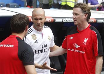 لاعب ليفربول السابق زيدان لا يجد المديح الذي يستحقه