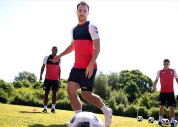 نجم توتنهام يرد على أنباء الانتقال لبرشلونة