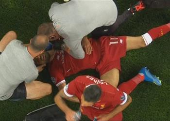 طبيب منتخب مصر السابق يوضح التشخيص المبدئي لإصابة محمد صلاح