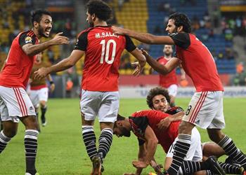 لاعبو منتخب مصر يواسون محمد صلاح بعد اصابته في نهائي دوري الابطال