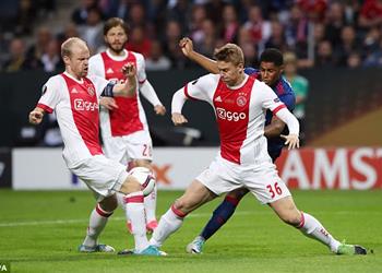 يوفنتوس يدخل الصراع مع برشلونة لضم مدافع أياكس