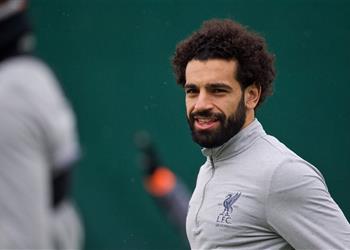 السيسي يتواصل مع محمد صلاح للاطمئنان عليه بعد الإصابة
