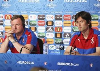 خاص الأهلي يفاضل بين التشيكي بافيل و فيريرا لتدريب الفريق