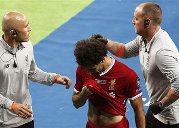 طبيب ليفربول يكشف موقف محمد صلاح من راموس وكواليس جديدة عن إصابته