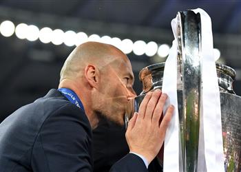 زيدان يوضح هل قرر الرحيل عن ريال مدريد بسبب رونالدو