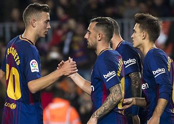 ثلاثي برشلونة يتمسك بالبقاء