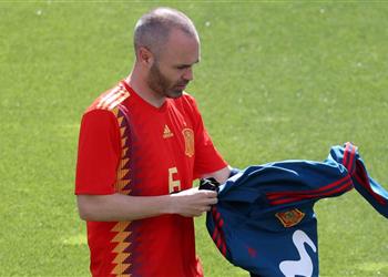 هل يستمر بالمشاركة دوليا بعد كأس العالم إنييستا يوضح