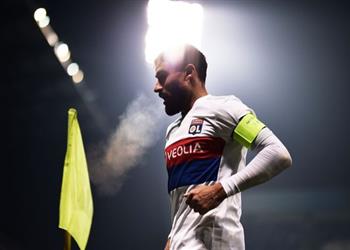 ليون يوافق على رحيل نبيل فقير إلى ليفربول بشرط