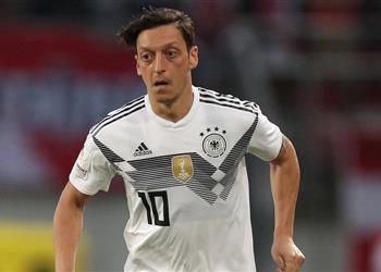 أوزيل يثير الذعر داخل ألمانيا قبل المونديال