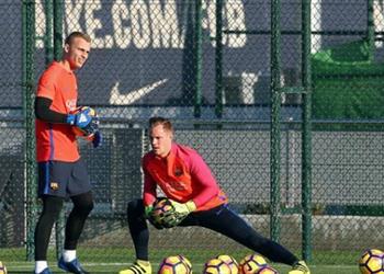 نابولي ينافس ثلاثي البريميرليج على صفقة من برشلونة