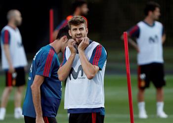 قلق في منتخب إسبانيا بسبب بيكيه