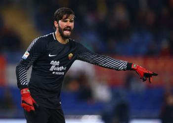 بيكر يحسم مستقبله اليوم