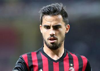 ميلان يعوض رحيل لاعبه لليفربول من نابولي