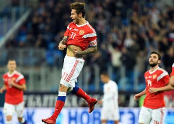 مهاجم روسيا يتحدث عن السعودية ويعد بالتأهل لدور المجموعات