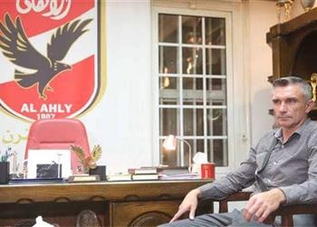 كارتيرون يجتمع بلاعبي الأهلي قبل المران الأول