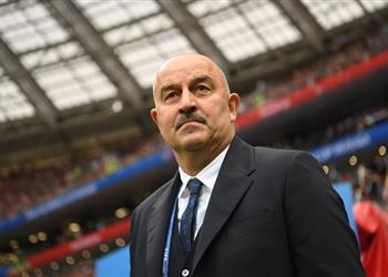 مدرب روسيا يحذر لاعبيه من مواجهة مصر