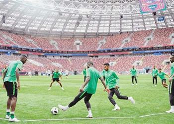 محلل إنجليزي منتخب السعودية فريسة سهلة لمحمد صلاح وكافاني وسواريز