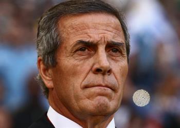 أول تعليق لمدرب أوروجواي بعد عبور مصر