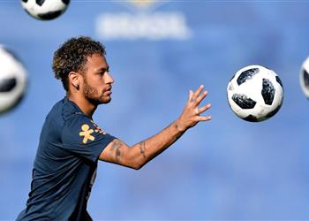 نيمار أنا الأفضل في العالم ورونالدو وميسي من كوكب آخر