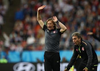 مدرب بيرو لا نستحق الهزيمة أمام الدنمارك