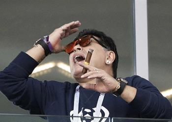 مارادونا يعتذر للفيفا