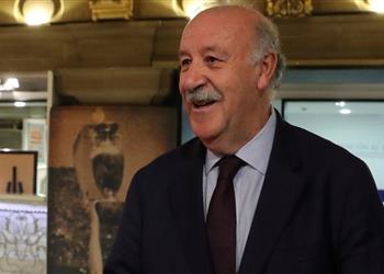 ديل بوسكي يدافع عن منتخب إسبانيا ضد الانتقادات