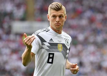 فابريجاس كروس يجعل كرة القدم سهلة