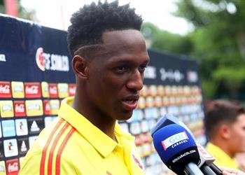 مدرب كولومبيا يعترف بموقف مينا الصعب مع برشلونة