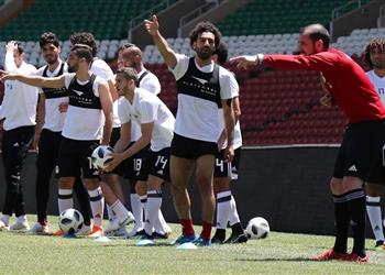 كوبر يحذر اللاعبين في المحاضرة الفنية قبل مباراة روسيا