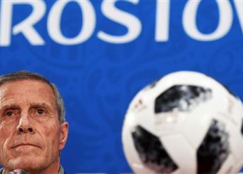 مدرب أوروجواي يعلق على أداء سواريز السلبي أمام مصر ويحذر السعودية