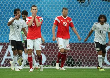 روسيا أول المتأهلين بثلاثية في مرمى مصر و صلاح يسجل