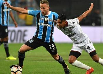 أزمة جديدة تعيق انضمام آرثر لبرشلونة