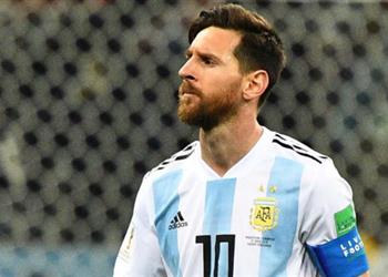 صحفي أرجنتيني يدعو ميسي إلى الاعتزال دولي ا