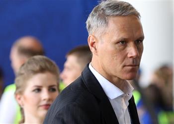 فان باستن رونالدو يملك عقيلة رائعة وميسي ظاهرة