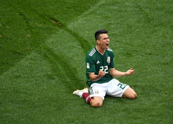 مهاجم المكسيك يبدي رأيه حول اهتمام برشلونة وريال مدريد لضمه