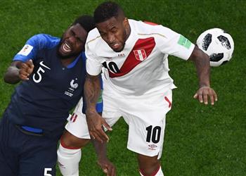 لاعب بيرو يروي تفاصيل إصابة زميله الخطيرة سقط ولم يتحرك