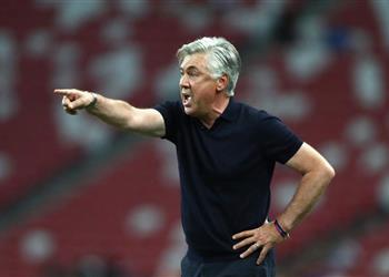 نابولي يقترب من خطف هدف برشلونة