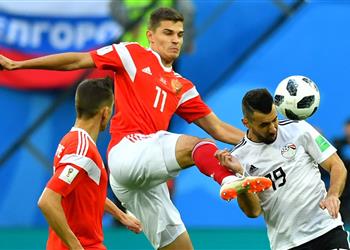 عبد الله السعيد يغادر مباراة مصر والسعودية للإصابة