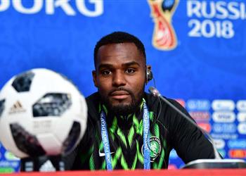 مدافع نيجيريا يوجه رسالة إلى ميسي قبل مواجهة الأرجنتين